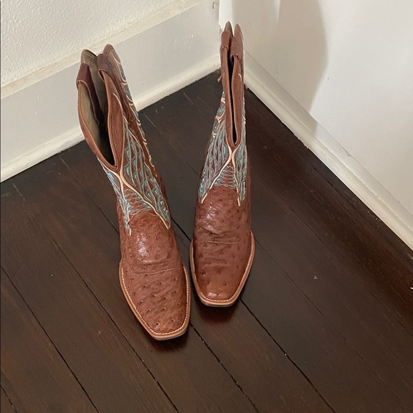 Cute!!! New! Brown and Blue Embroidered Heeled Bootscute. - Picture 5 of 5